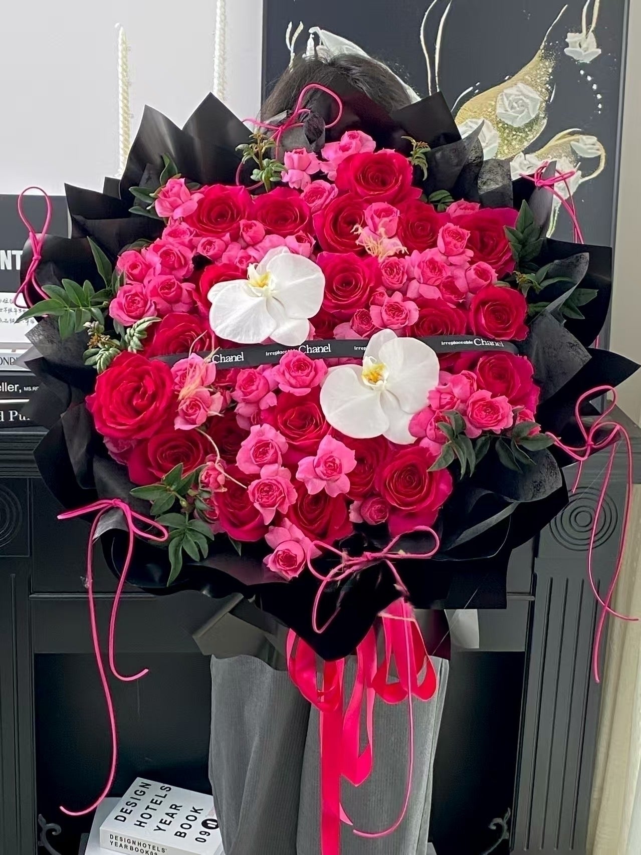 蝴蝶蘭拼大小桃紅玫瑰花束