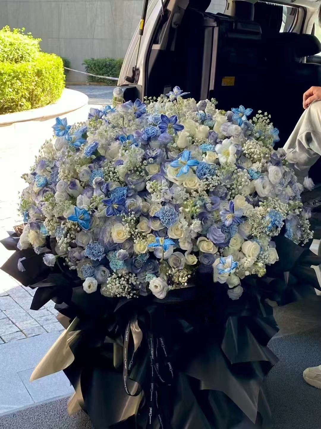 999支藍色系巨型花束