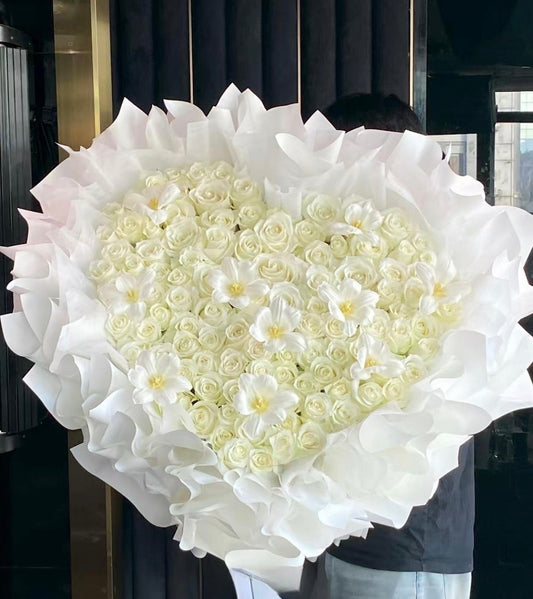 99支白玫瑰心形花束